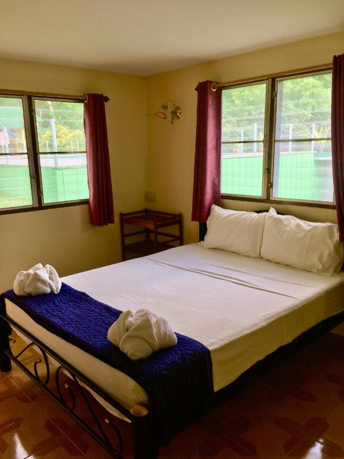 Tp Hut Bungalows Koh Chang Room photo
