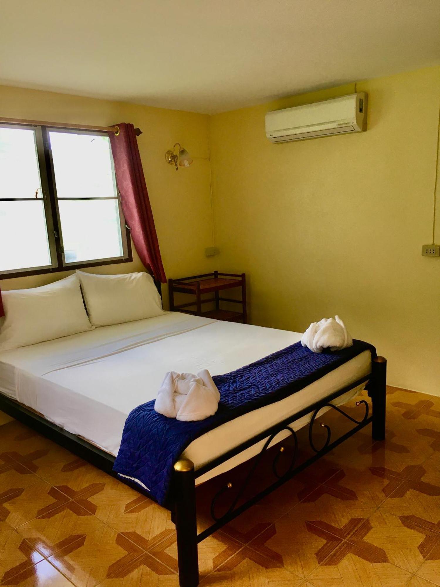 Tp Hut Bungalows Koh Chang Room photo