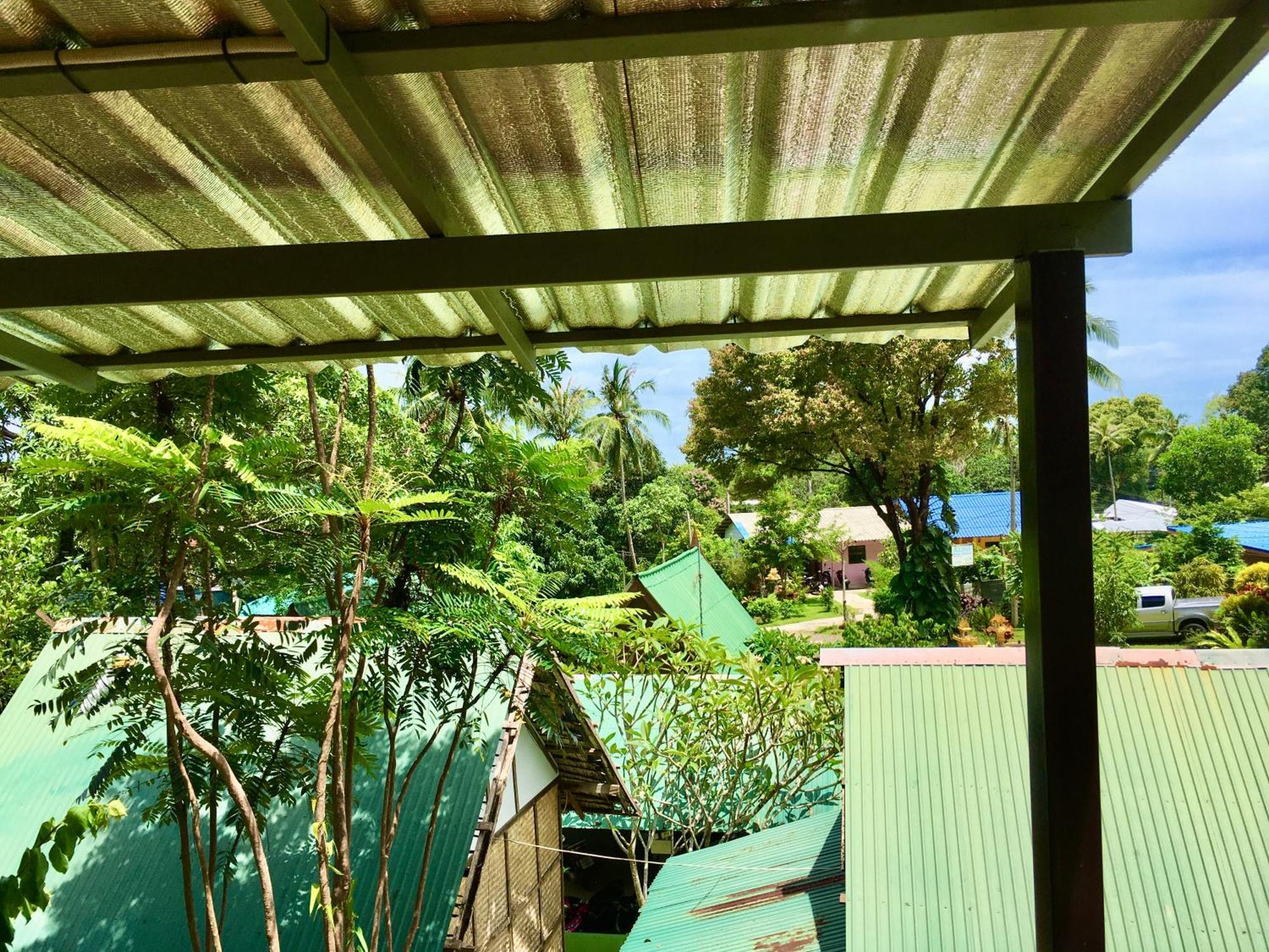 Tp Hut Bungalows Koh Chang Room photo